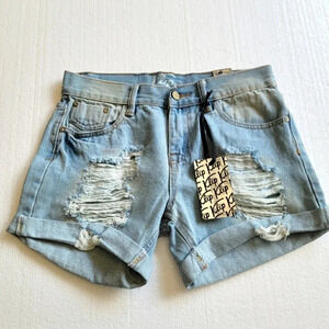 NWT Womens Juniors Klip Light Blue Jean Distressed Holes Shorts Size 7